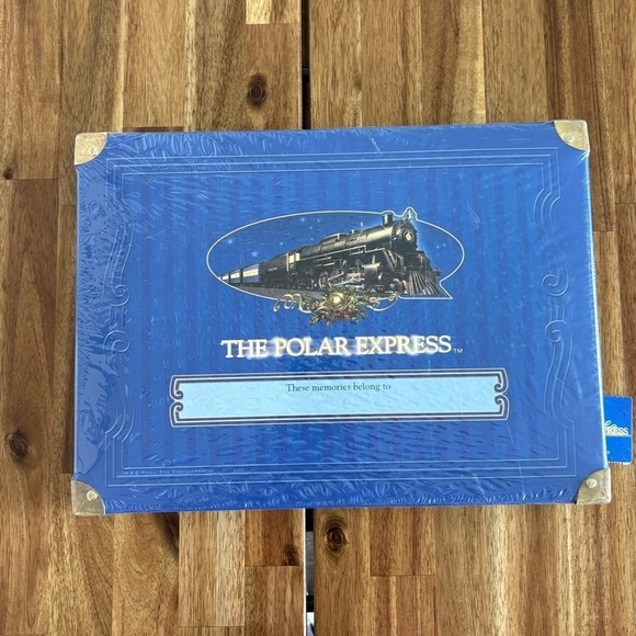 Hallmark The Polar Express Keepsake storage box. NEW - Picture 1 of 13